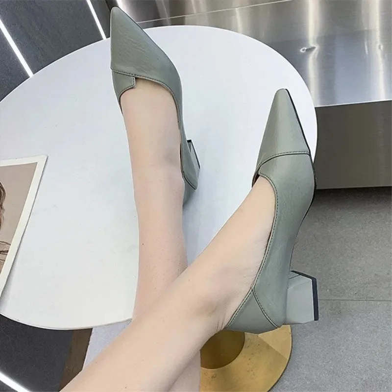 Damskor i PU-Läder - Spetsig Tå med Slip-On Design och Mellanhög Klack - Skor för Vardag och Kontor - Olsson - Bild 7