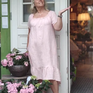 Linneklänning med volang